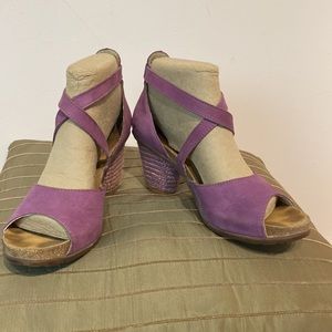 El Naturalista Purple Suede Heels